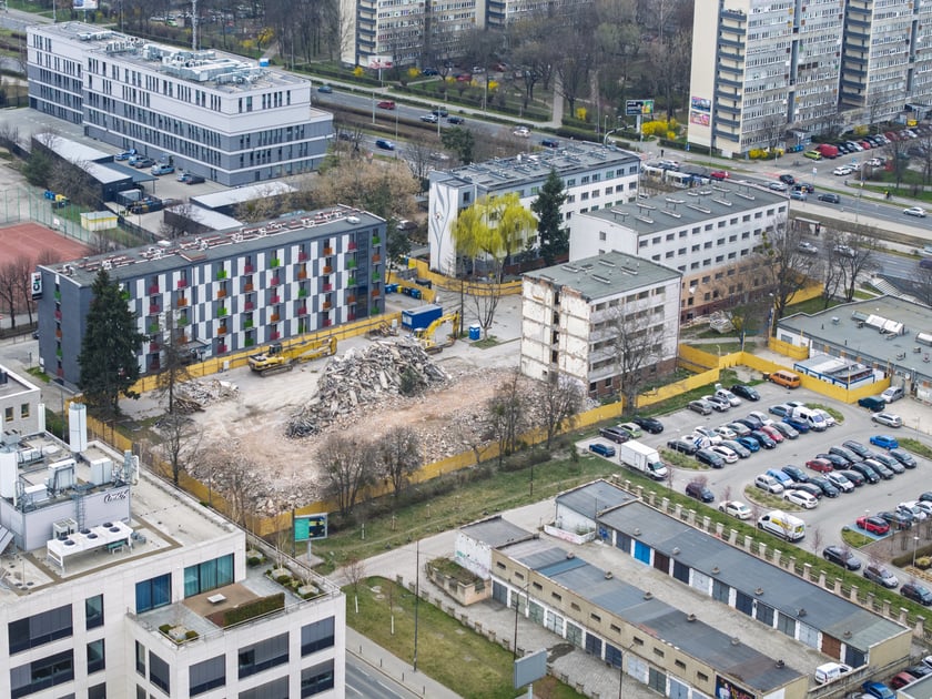 Znikają bloki przy Trzemeskiej (numery 4-6-8)