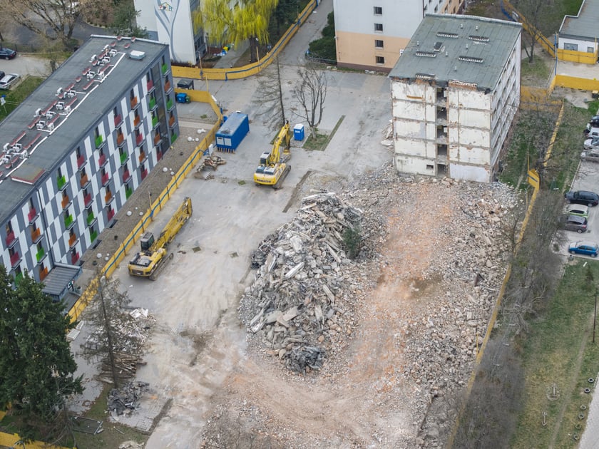 Znikają bloki przy Trzemeskiej (numery 4-6-8)