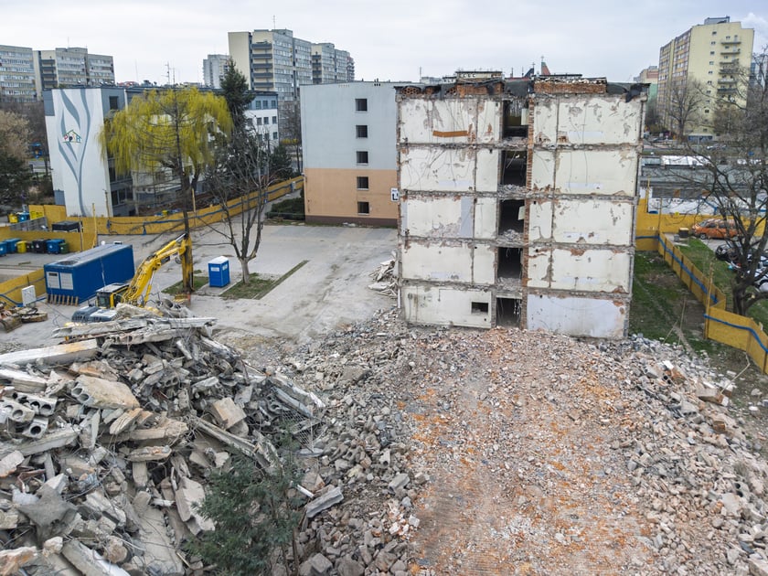 Znikają bloki przy Trzemeskiej (numery 4-6-8)