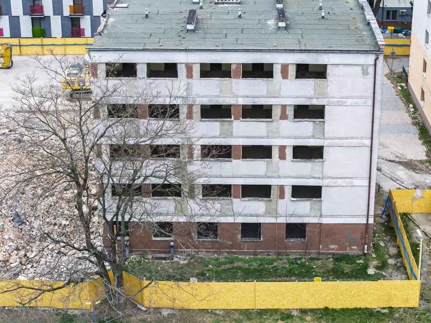 Znikają bloki przy Trzemeskiej (numery 4-6-8)