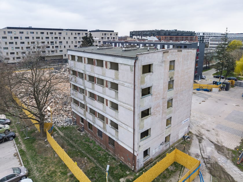 Znikają bloki przy Trzemeskiej (numery 4-6-8)
