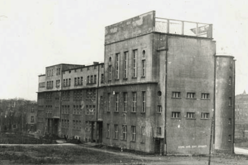 Technikum 15 we Wrocławiu obchodzi 75-lecie istnienia. Zobacz jak wyglądało dawniej - budynek pod odbudowie (1950)