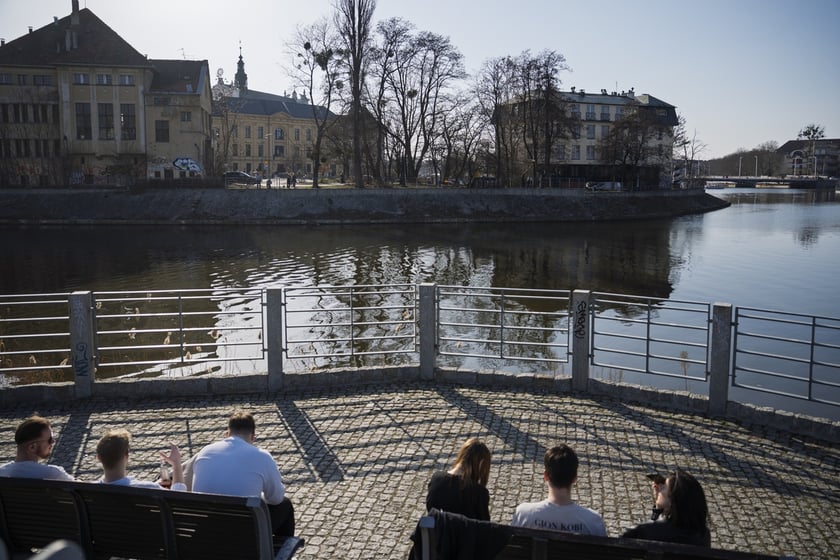 Spacerowicze we Wrocławiu