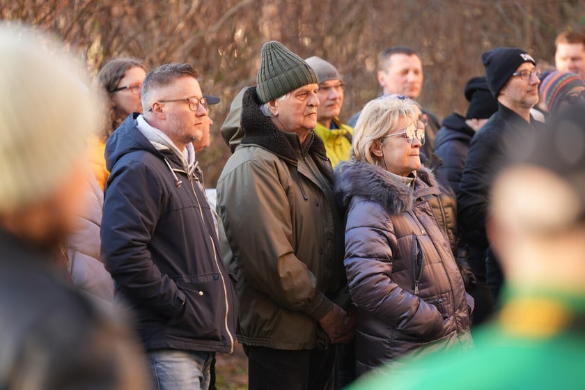 Koncert pod blokiem i odsłonięcie muralu na Orzechowej. Wrocław. 16.03.2025