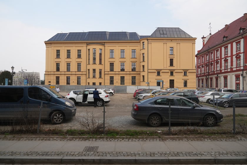 Wygrodzony plac na parkingu przy ul. Szewskiej