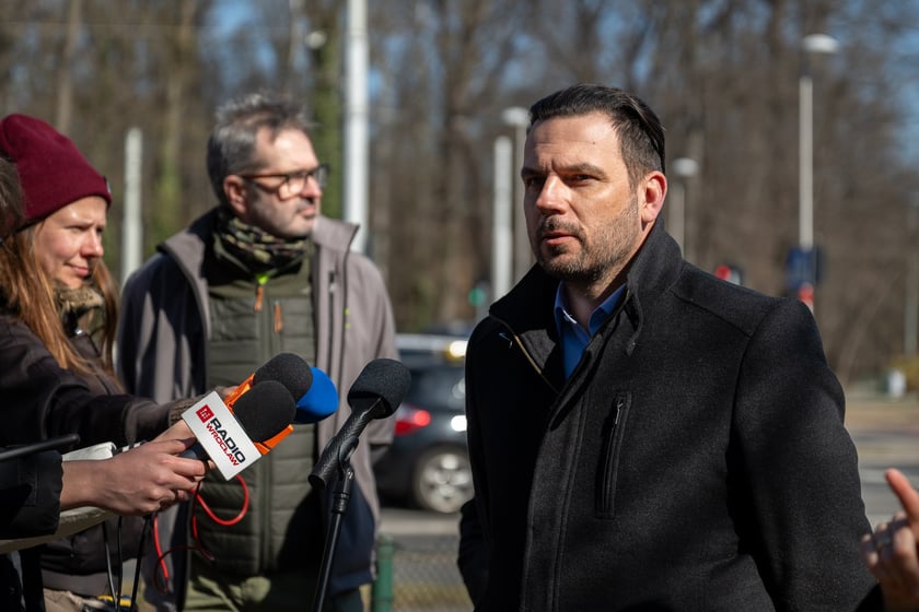 Konferencja prasowa o wiosennych porządkach w mieście. Na zdjęciu dyrektor ZDiUM-u Tomasz Staruchowicz&nbsp;