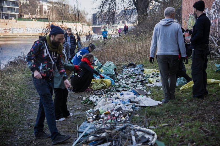 Posprzątali Odrę, teraz powstaną z tego dzieła sztuki. Ziściła się wrocłąwska część projektu SEKTOR 333
