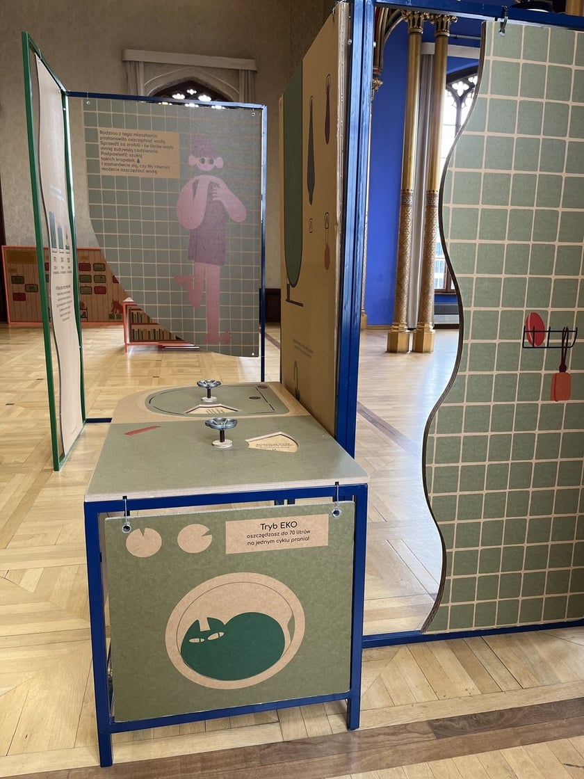Na zdjęciach wystawa EkoEksperymentarium na Dworcu Wrocław Gł&oacute;wny