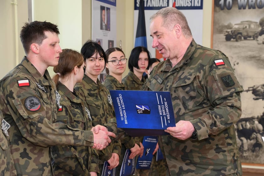 Szkolenie zorganizowane przez żołnierzy 10 Wrocławskiej Brygady Łączności dla wałbrzyskich licealistów