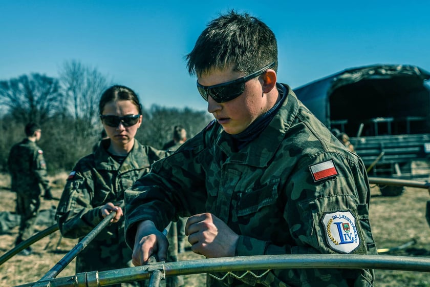 Szkolenie zorganizowane przez żołnierzy 10 Wrocławskiej Brygady Łączności dla wałbrzyskich licealistów