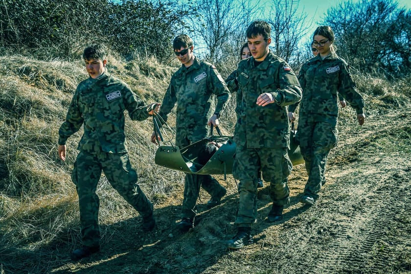 Szkolenie zorganizowane przez żołnierzy 10 Wrocławskiej Brygady Łączności dla wałbrzyskich licealistów