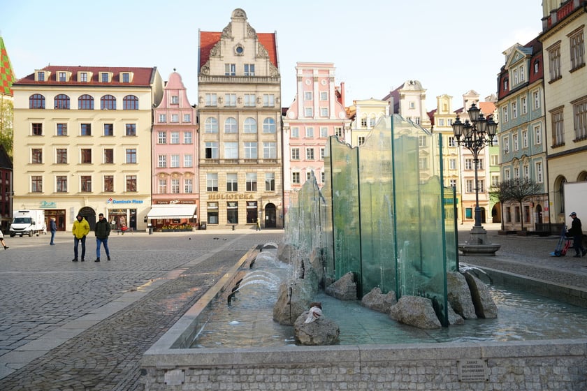 Zdrój na rynku pod ratuszem
