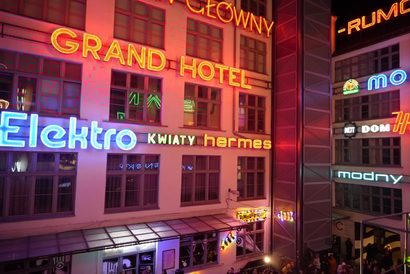 Wrocławska galeria neonów przy Ruskiej znów świeci! Niezwykły pokaz - 5.04.2025