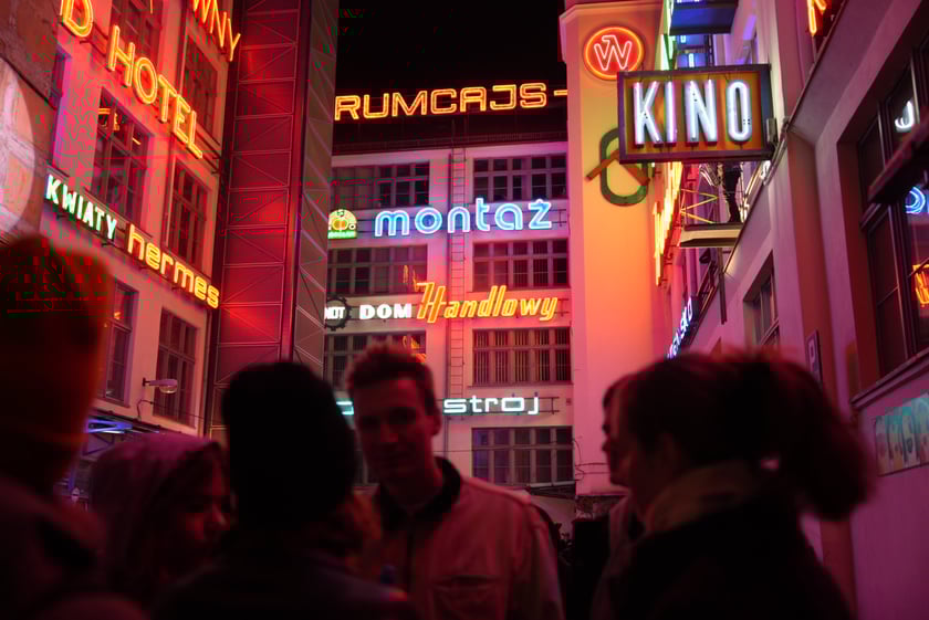 Wrocławska galeria neonów przy Ruskiej znów świeci! Niezwykły pokaz - 5.04.2025