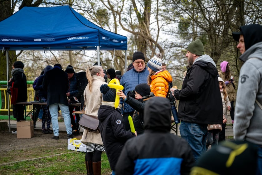 Odsłonięcie figurki krasnala Raciworka przy Kładce Złotnickiej