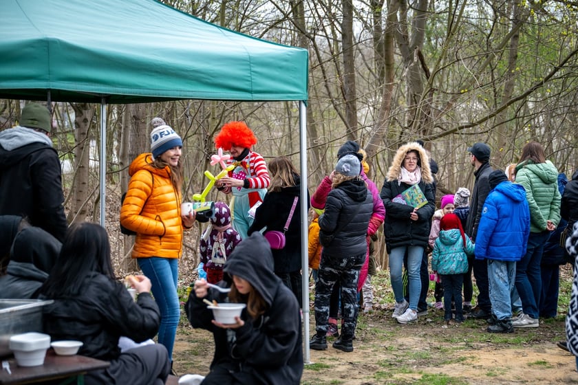 Odsłonięcie figurki krasnala Raciworka przy Kładce Złotnickiej