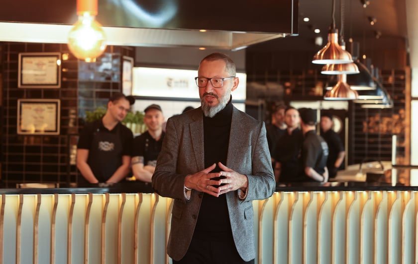 Sergiusz Urbaniak, Tutti Santi na Sienkiewicza (10 kwietnia, dzień przed otwarciem)