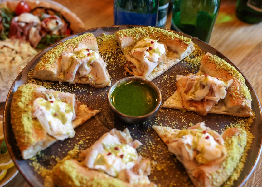 Pizza typu gourmet, Tutti Santi na Sienkiewicza (10 kwietnia, dzień przed otwarciem)