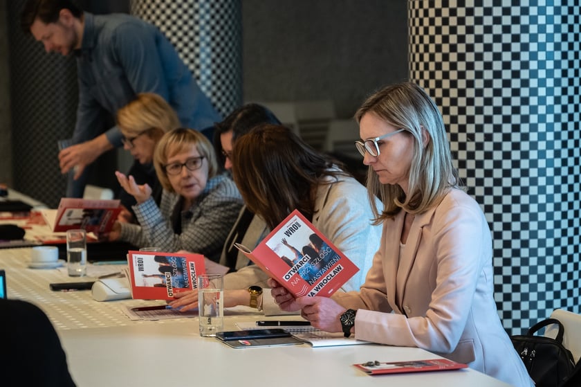 Uczestnicy spotkania Unii Metropolii Polskich we wrocławskiej Barbarze.