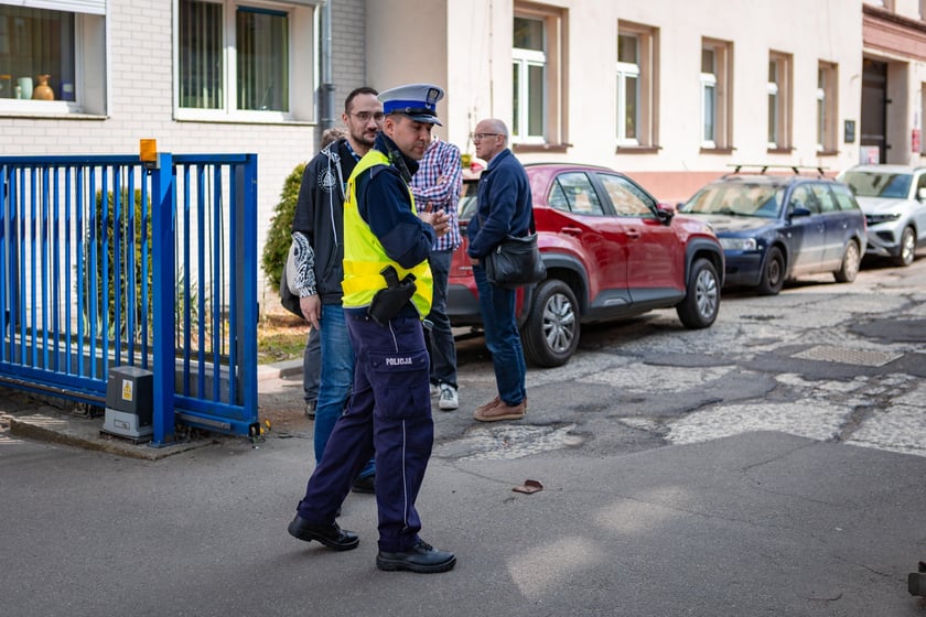 Akcja straży i policji przy III LO na Nadodrzu (12 kwietnia 2025)