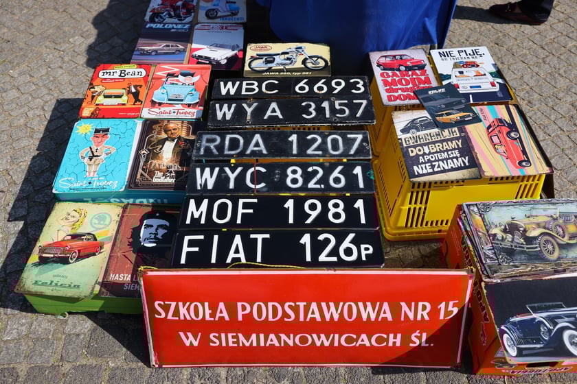 Giełda Staroci przy Hali Stulecia w niedzielę 13 kwietnia 2025 roku