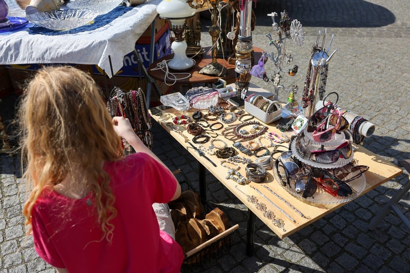 Giełda Staroci przy Hali Stulecia w niedzielę 13 kwietnia 2025 roku