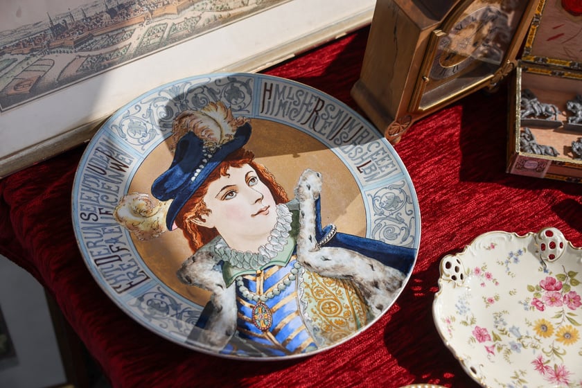 Giełda Staroci przy Hali Stulecia w niedzielę 13 kwietnia 2025 roku