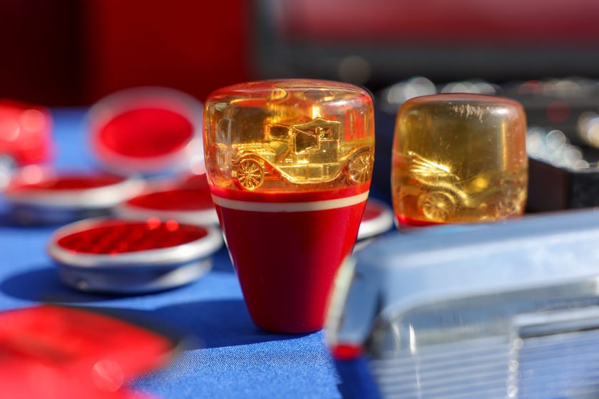 Giełda Staroci przy Hali Stulecia w niedzielę 13 kwietnia 2025 roku