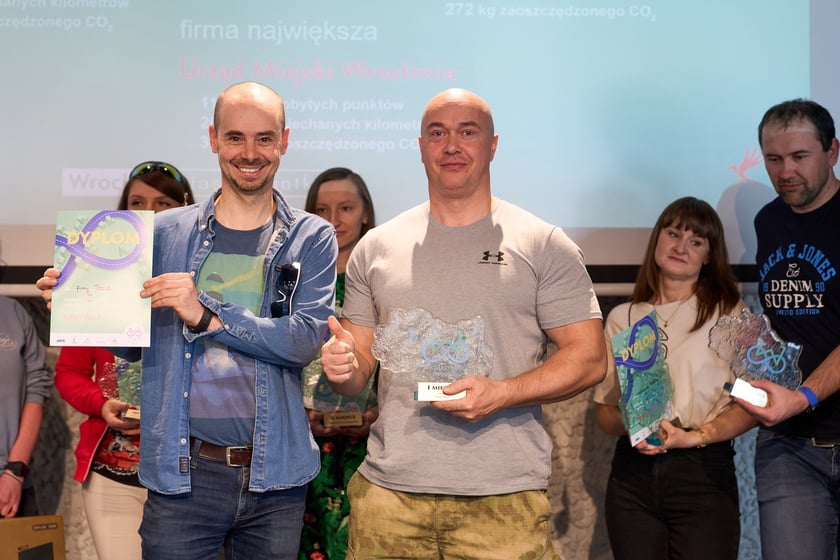 Wręczenie nagr&oacute;d 6. edycji akcji &bdquo;W k&oacute;łko kręcę&rdquo; w Barbarze &ndash; firmy małe: Topus - 13 122 pkt, 1 676 km