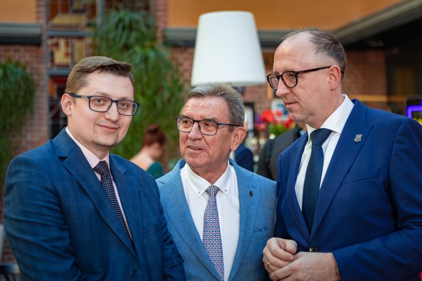 Gala 30 Kreatywnych Wrocław 2025. Od lewej Łukasz Olbert, Jarosław Krauze, Robert Leszczyński, radni miejscy Wrocławia
