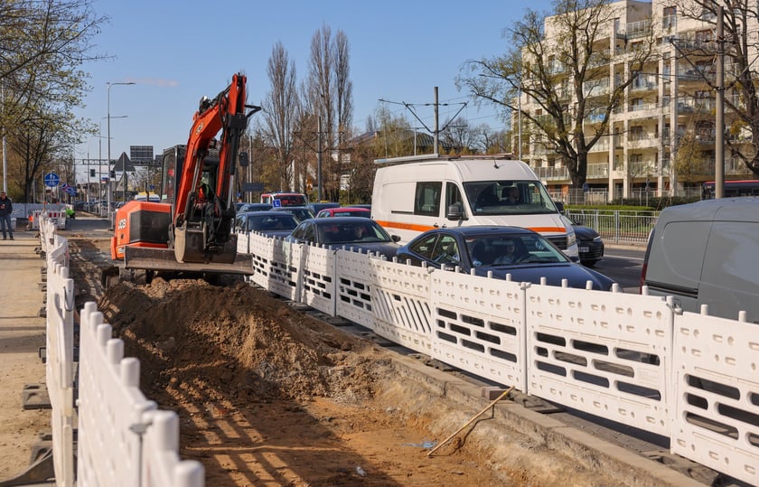 Przebudowa chodnika przy Ślężnej, kwiecień 2025