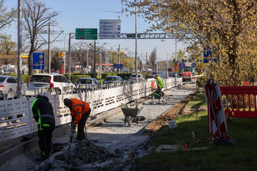 Przebudowa chodnika przy Ślężnej, kwiecień 2025