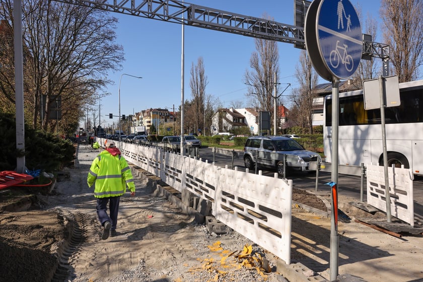 Przebudowa chodnika przy Ślężnej, kwiecień 2025