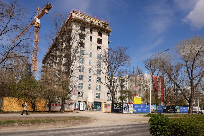 Budowa Nowej Pabianickiej przy skrzyż&oacute;waniu Ślężnej z Pabianicką, kwiecień 2025