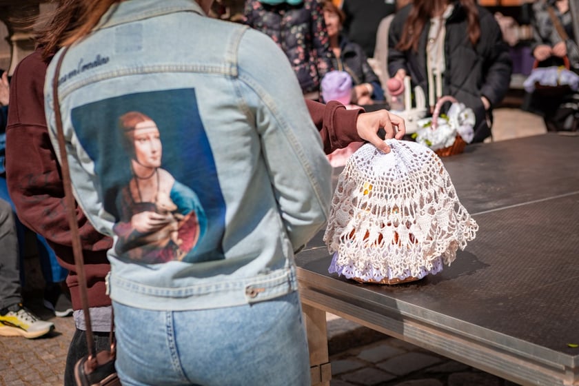 Święcenie pokarmów pod wrocławską Katedrą, 19 kwietnia 2025 rok