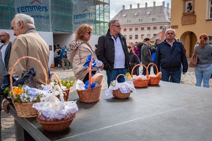 Święcenie pokarmów pod wrocławską Katedrą, 19 kwietnia 2025 rok