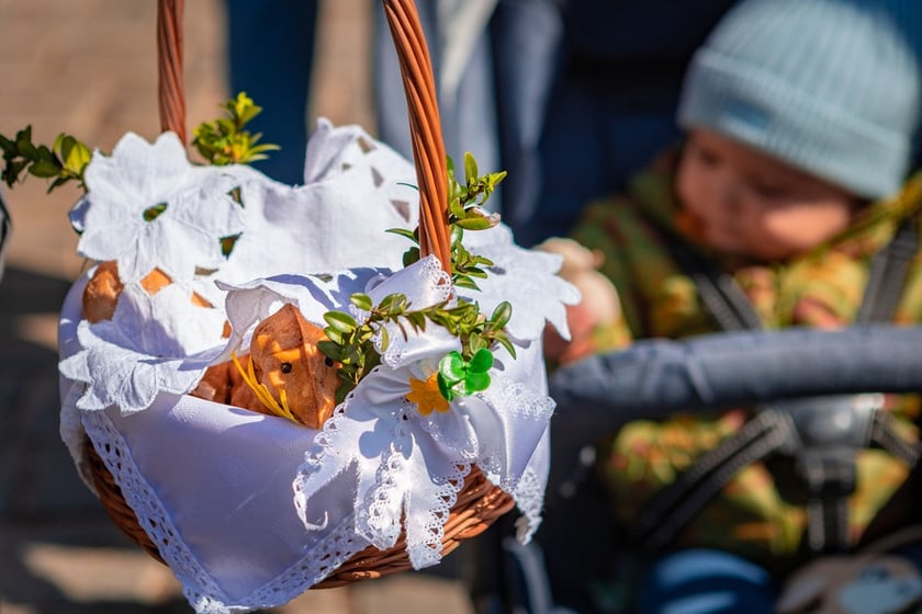 Święcenie pokarmów pod wrocławską Katedrą, 19 kwietnia 2025 rok