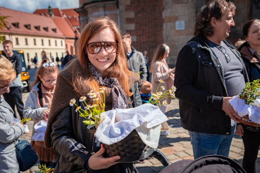 Święcenie pokarmów pod wrocławską Katedrą, 19 kwietnia 2025 rok