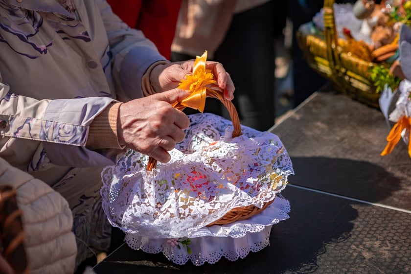 Święcenie pokarmów pod wrocławską Katedrą, 19 kwietnia 2025 rok