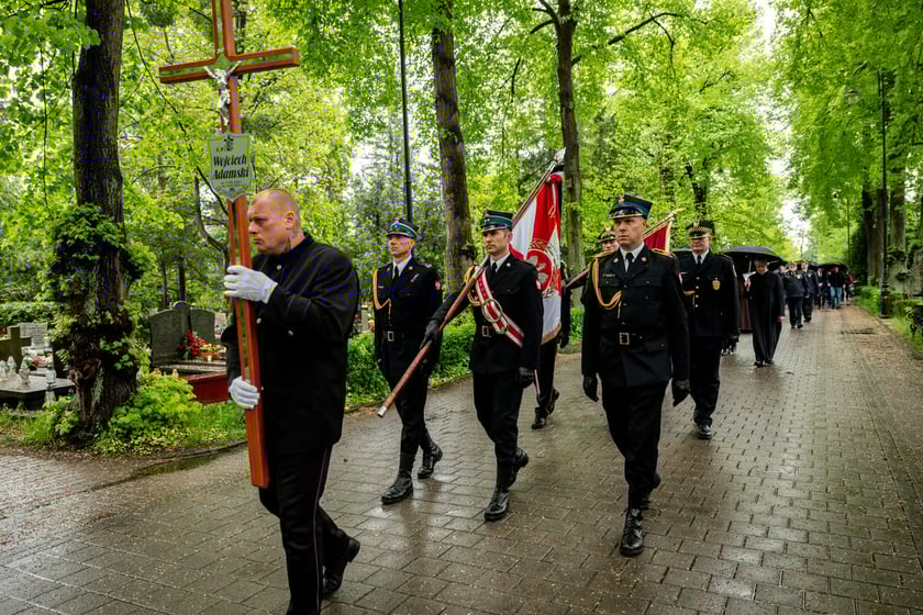 Ostatnie pożegnanie Wojciecha Adamskiego, byłego wiceprezydenta Wrocławia. Uroczystość na cmentarzu Osobowickim. Wrocław, 24.05.2025