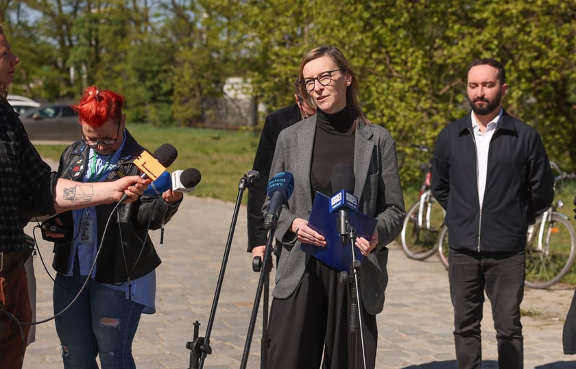 Briefing dotyczący przekazania rowerów z Biura Rzeczy Znalezionych wrocławskiego ZDiUM podopiecznym MOPS