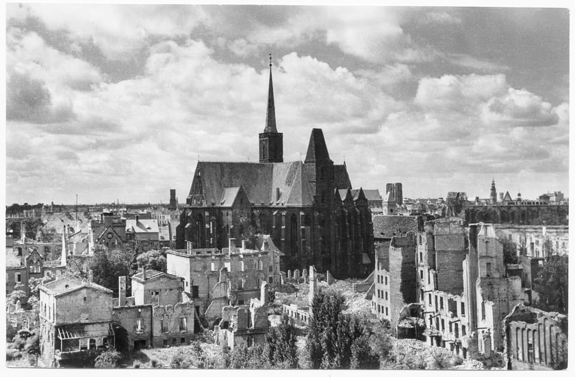 Kości&oacute;ł św. Krzyza, 1947 rok