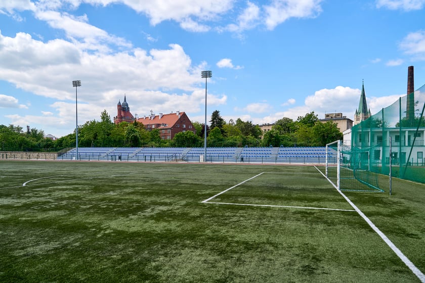 Wyremontowana trybuna na stadionie MCS "Sztabowa". Wrocław, 12.05.2025