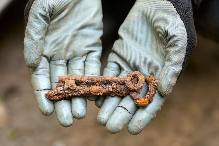 Prace archeologiczne specjalistów z Pracowni POMOST na cmenatrzu na Krzykach