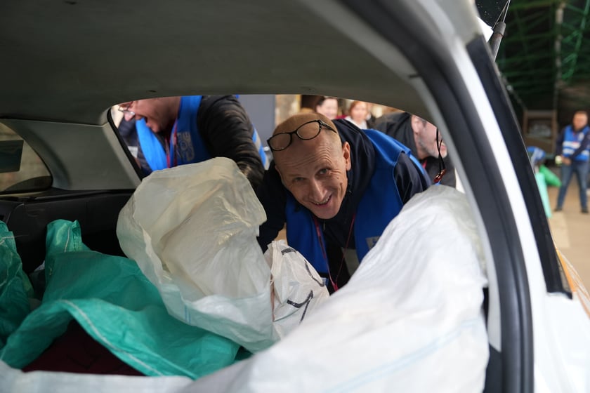 Wybory na Prezydenta Polski 2025 - rozwożenie kart do głosowania po lokalach wyborczych