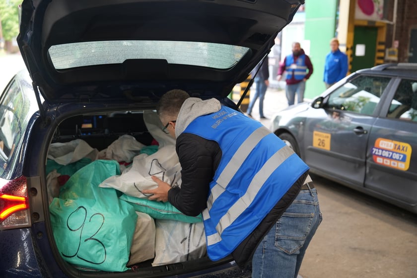 Wybory na Prezydenta Polski 2025 - rozwożenie kart do głosowania po lokalach wyborczych