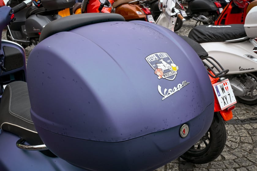 Zlot skuterów Vespa na placu Solnym