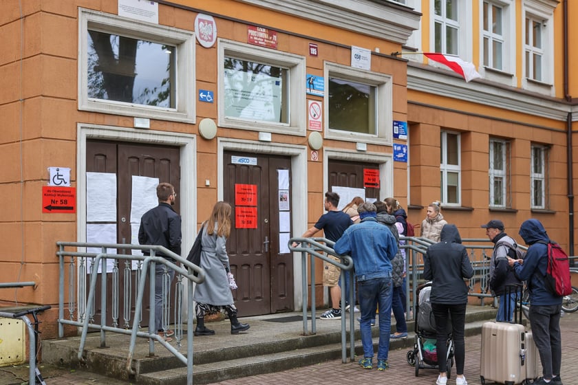Wrocław głosuje. Zdjęcia z lokali wyborczych na Ołbinie i Karłowicach-Różance (komisje nr 58 , 59, 258)