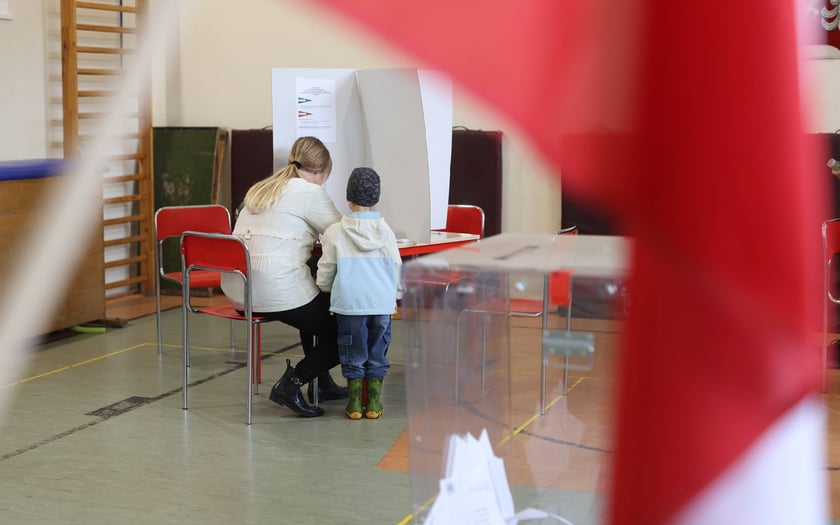 Wrocław głosuje. Zdjęcia z lokali wyborczych na Ołbinie i Karłowicach-Różance (komisje nr 58 , 59, 258)