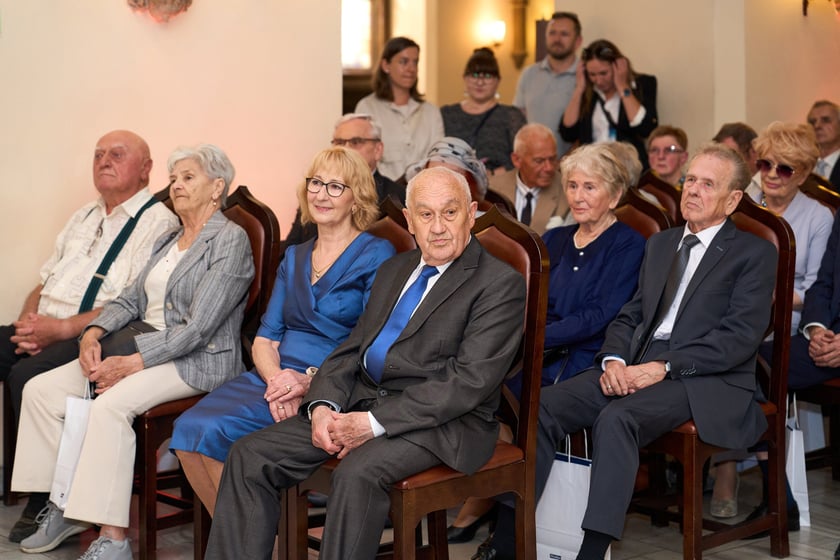 Prezydent odznaczył medalami pary z długoletnim pożyciem